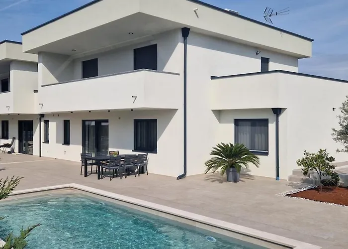 ヴィラ Leo ポレッチ