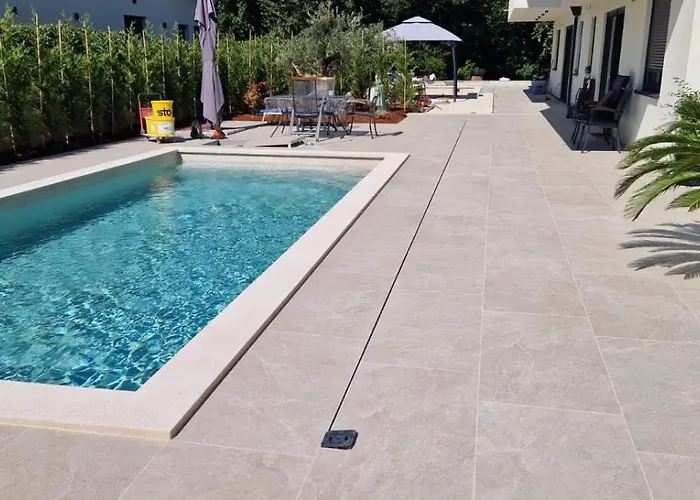 ヴィラ Leo ポレッチ